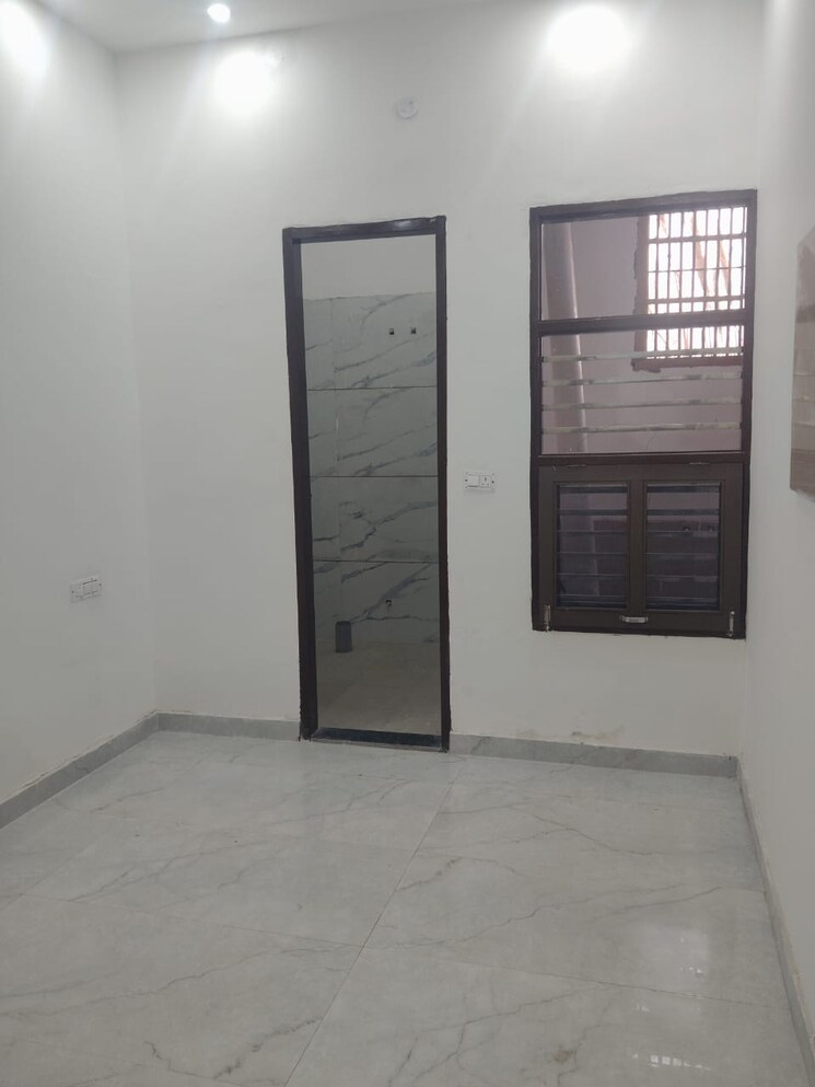 Room, royal-oxford-street 3 Bedroom 1400 Sq.Ft. Apartment In Ambala Highway Zirakpur 9818155