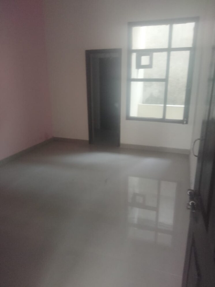 Room, vip road 2 Bedroom 1050 Sq.Ft. Apartment In Vip Road Zirakpur 9818170