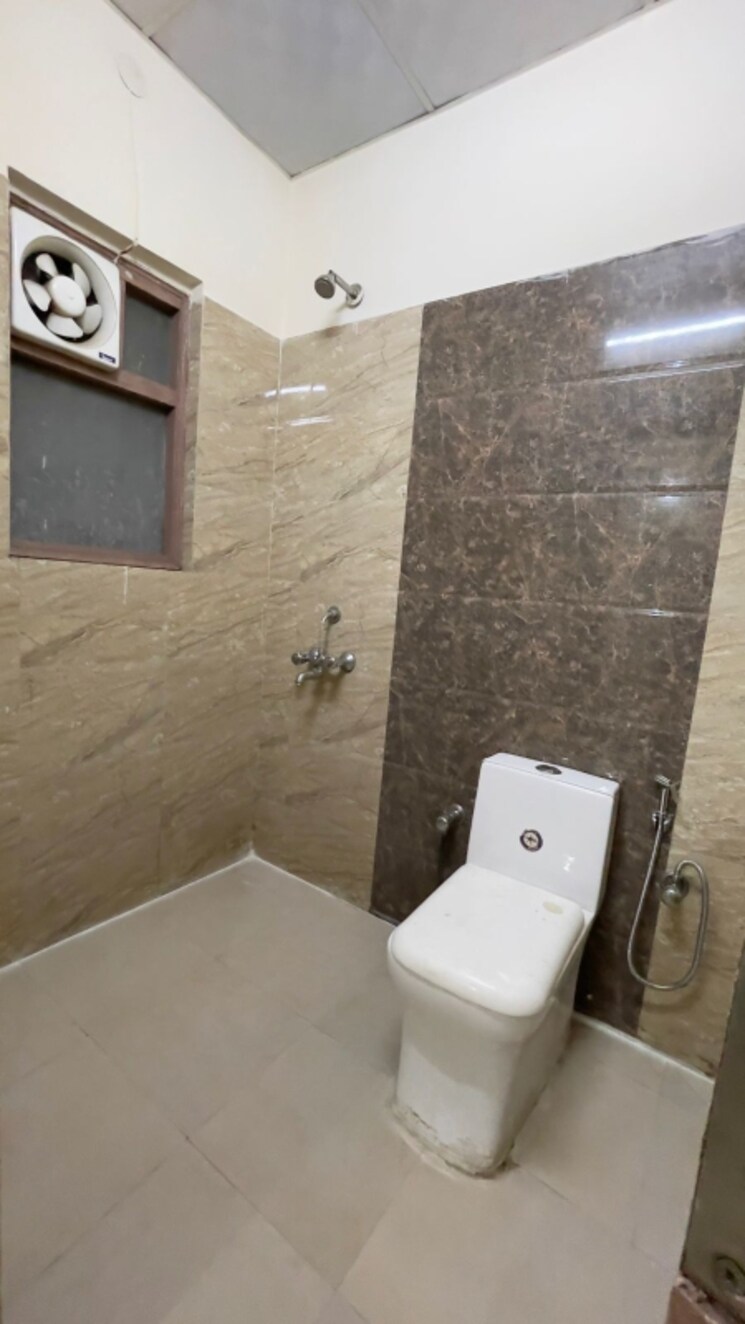 Bathroom, dlf-city-phase-iv 1 RK 540 Sq.Ft. Builder Floor In Dlf Phase iv Gurgaon 9818321