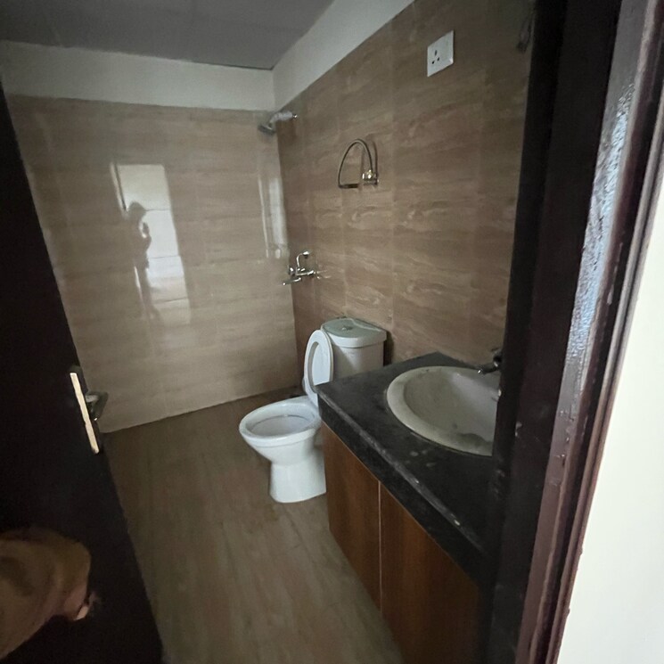 Bathroom, amrapali-crystal-homes 3 Bedroom 1700 Sq.Ft. Apartment In Sector 76 Noida 9818327