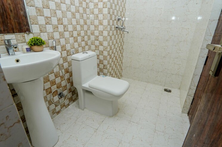 Bathroom, nirala-greenshire-phase-i 2.5 Bedroom 1060 Sq.Ft. Apartment In Patwari Greater Noida 9818502