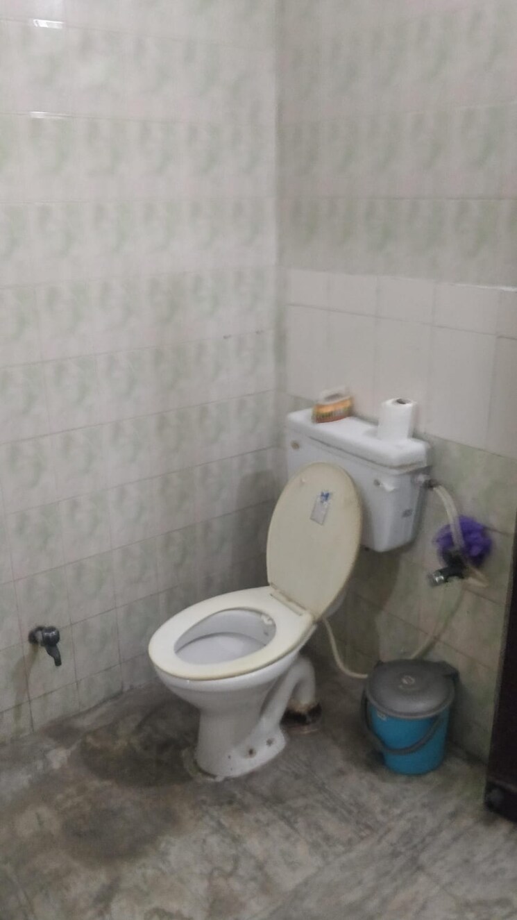 Bathroom, rwa-apartments 2 Bedroom 2000 Sq.Ft. Apartment In Sector 31 Noida 9818597