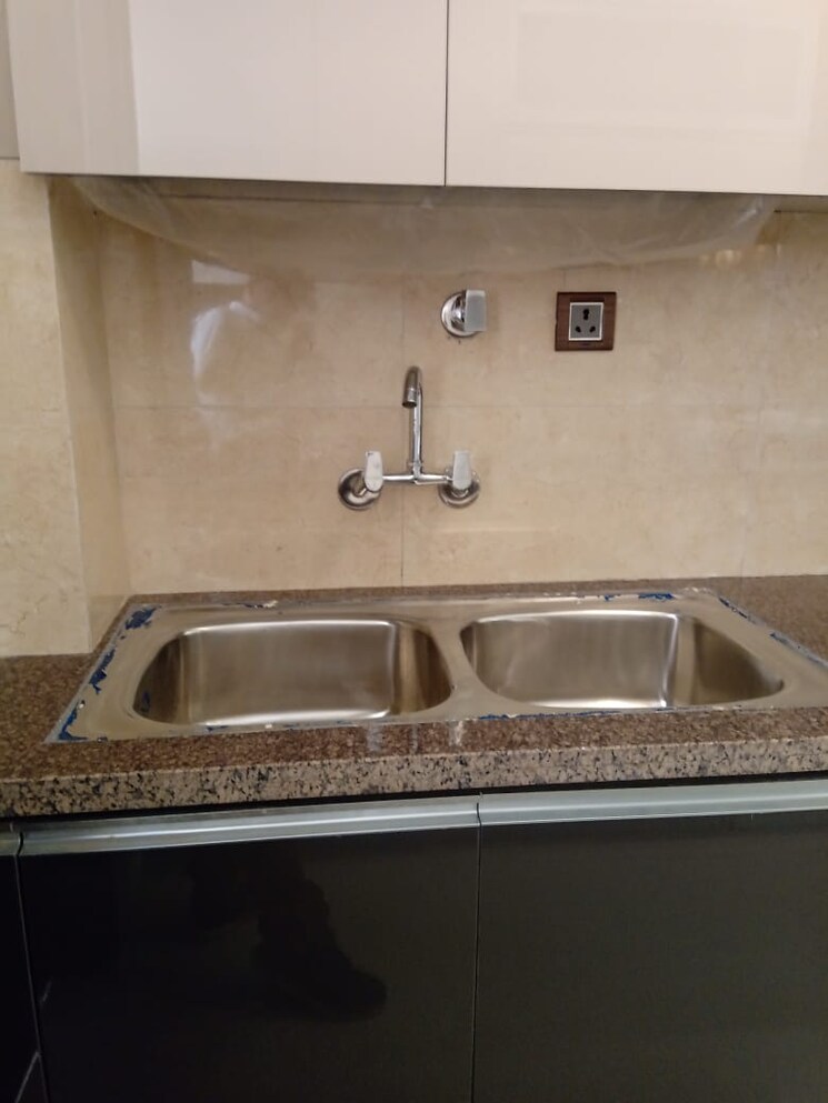 Bathroom, ireo-uptown 3.5 Bedroom 1872 Sq.Ft. Apartment In Sector 66 Gurgaon 9818609