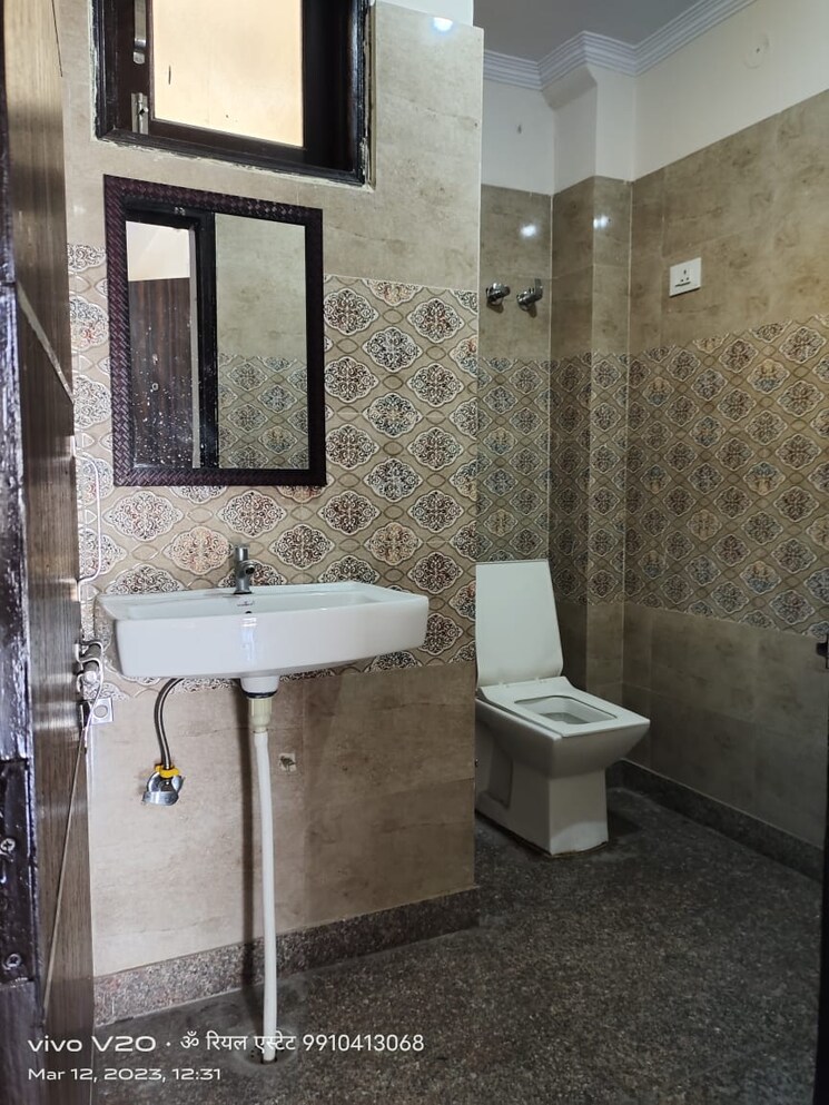 Bathroom, chattarpur 1 Bedroom 450 Sq.Ft. Builder Floor In Chattarpur Delhi 9818798