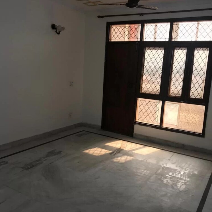 Room, royal-towers-noida 5 Bedroom 2416 Sq.Ft. Apartment In Sector 61 Noida 9818711