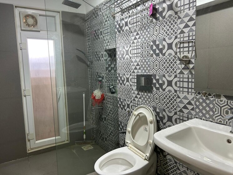 Bathroom, kanakia-paris 3 Bedroom 1300 Sq.Ft. Apartment In Bandra East Mumbai 9818823