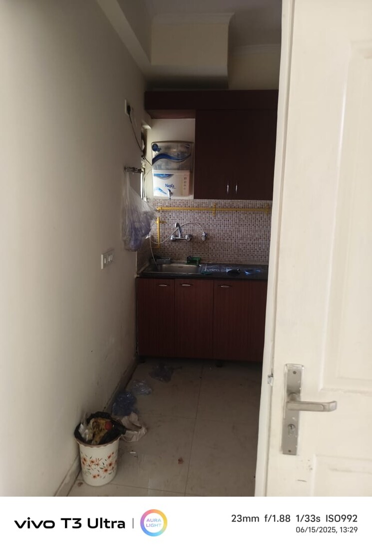 Bathroom, maxblis-grand-wellington 1 Bedroom 615 Sq.Ft. Apartment In Sector 75 Noida 9818870