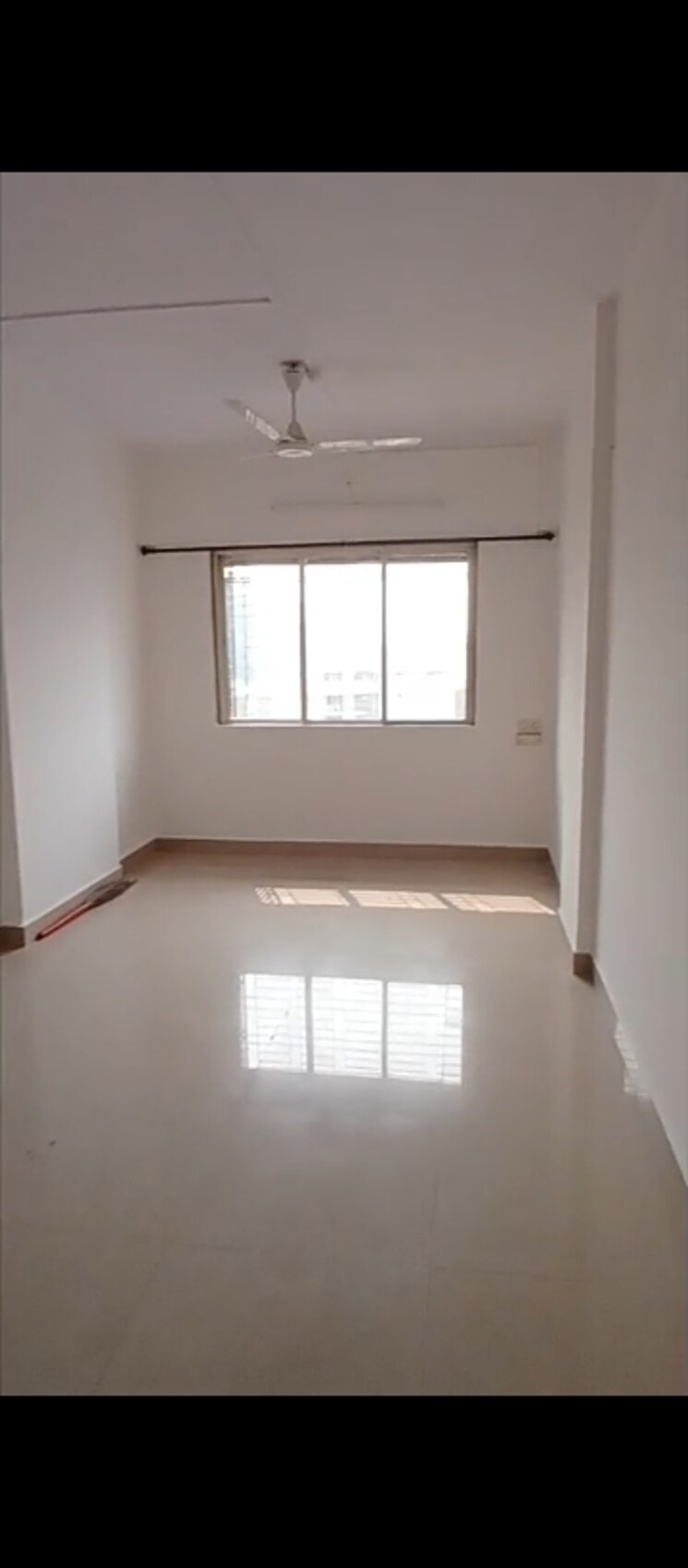 Room, dadar east 1 Bedroom 500 Sq.Ft. Apartment In Dadar East Mumbai 9819298