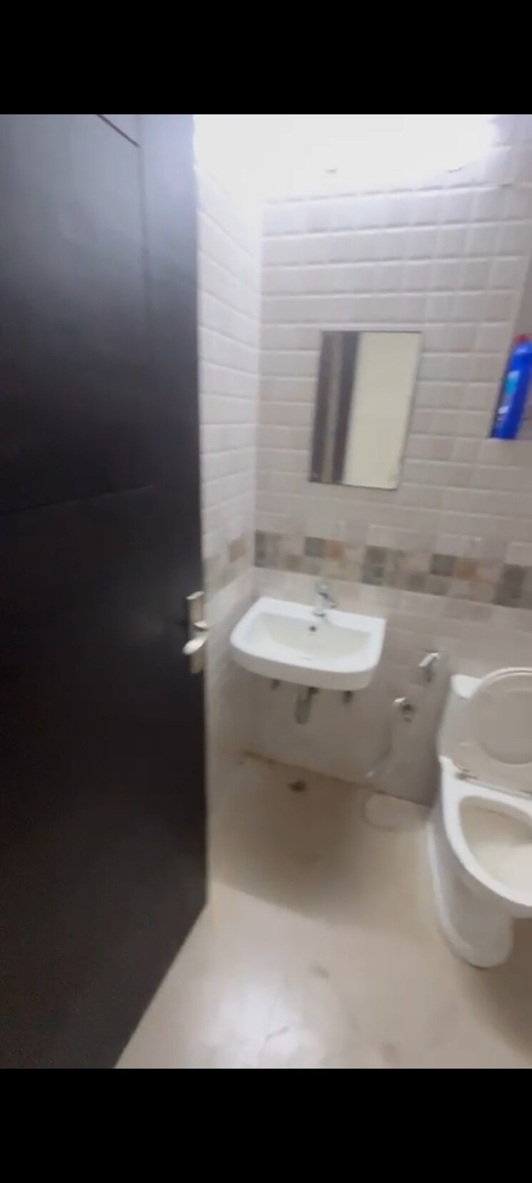 Bathroom, signature-global-park-4-and-5 3 Bedroom 1120 Sq.Ft. Apartment In Sohna Sector 36 Gurgaon 9819394