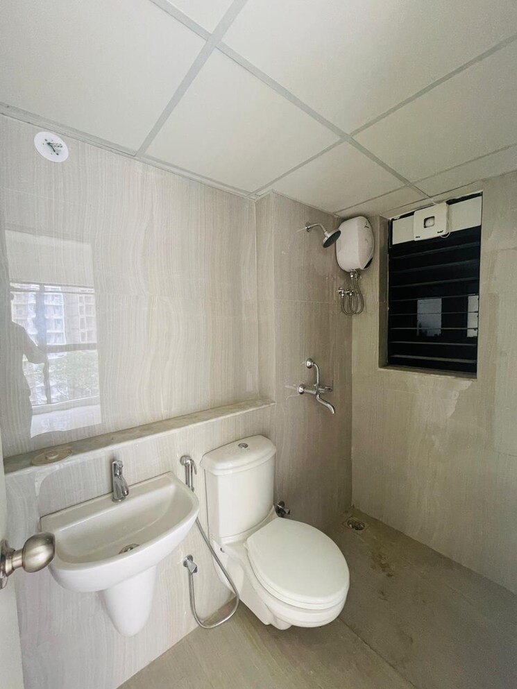 Bathroom, runwal-gardens-phase-3 2 Bedroom 654 Sq.Ft. Apartment In Dombivli East Thane 9819405