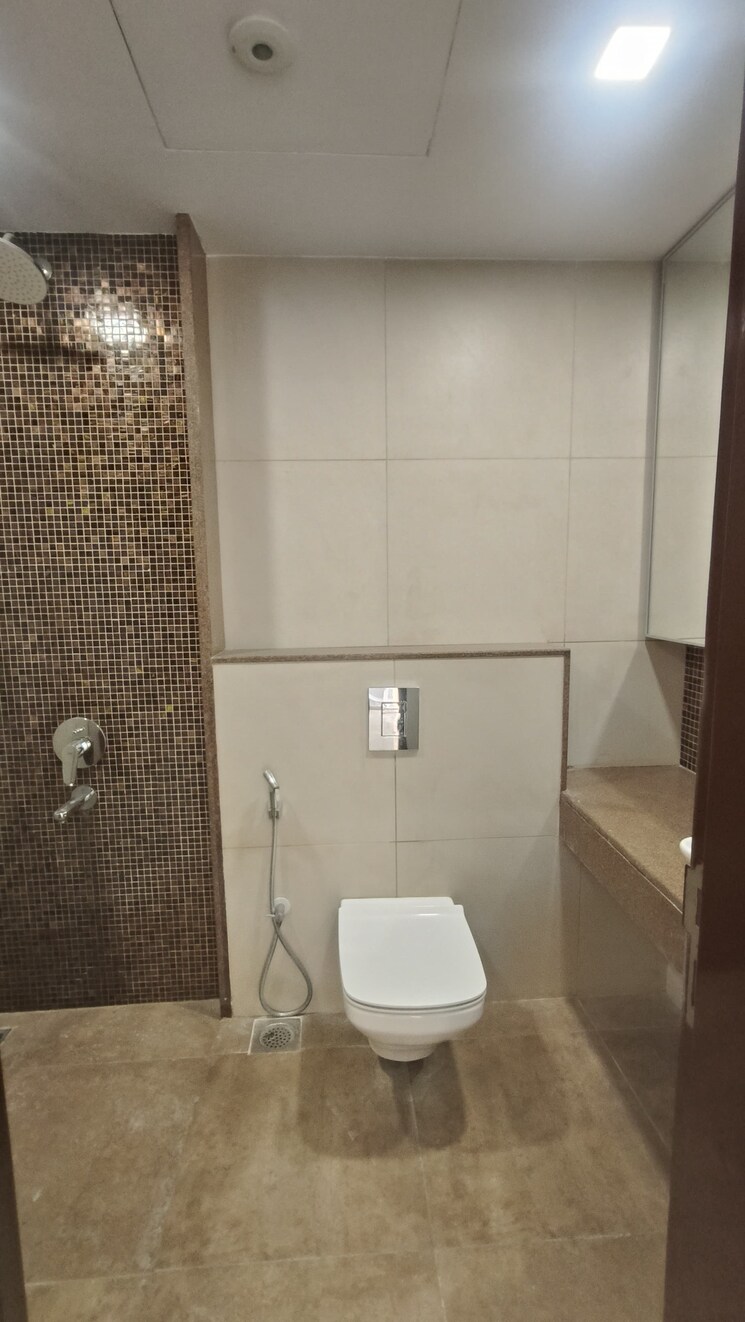 Bathroom, lodha-azzuro 3 Bedroom 1098 Sq.Ft. Apartment In Parel Mumbai 9819440