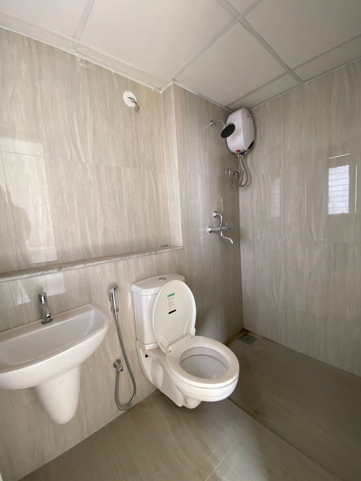 Bathroom, runwal-gardens-phase-3 2.5 Bedroom 720 Sq.Ft. Apartment In Dombivli East Thane 9819477