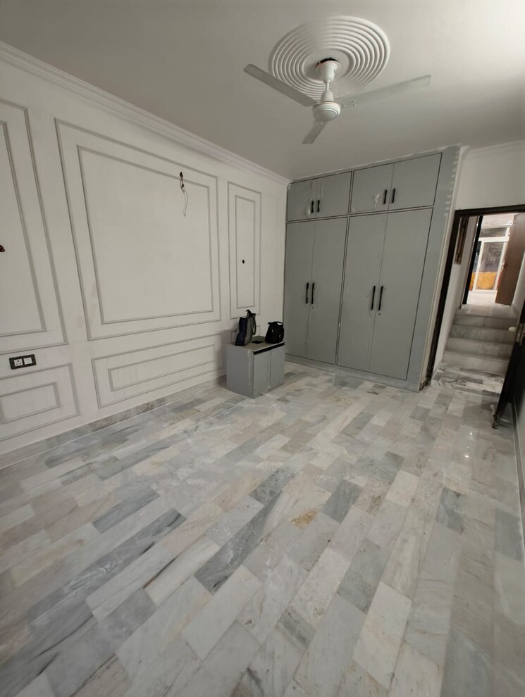 Room, kalkaji 2 Bedroom 120 Sq.Yd. Builder Floor In Kalkaji Delhi 9819521