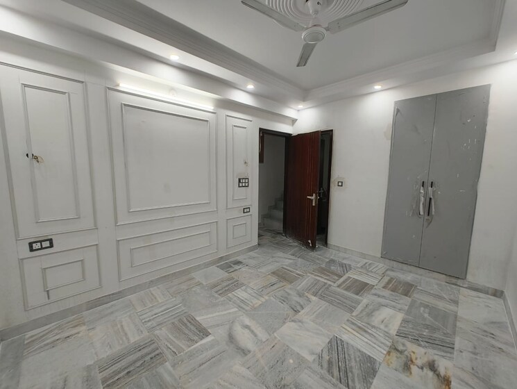 Room, kalkaji 2 Bedroom 120 Sq.Yd. Builder Floor In Kalkaji Delhi 9819521