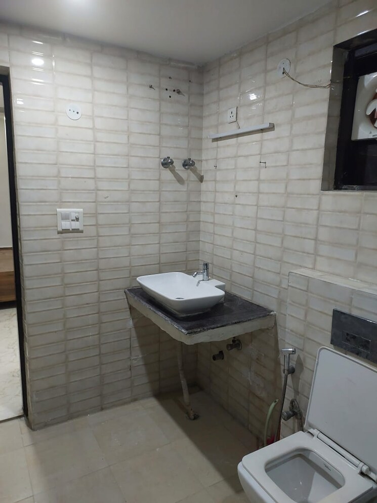 Bathroom, sector 46 2 Bedroom 190 Sq.Yd. Builder Floor In Sector 46 Gurgaon 9819613