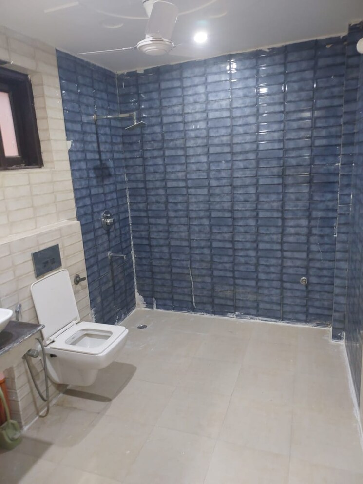 Bathroom, sector 46 2 Bedroom 190 Sq.Yd. Builder Floor In Sector 46 Gurgaon 9819613
