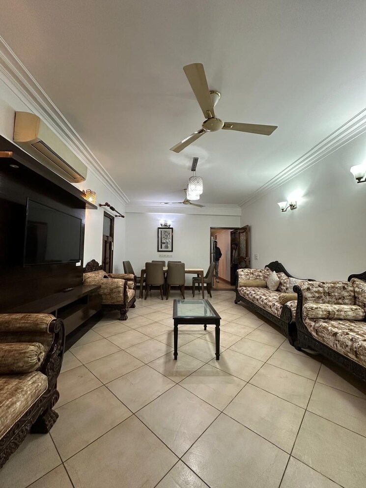 Cover Image, sarvapriya vihar 3 Bedroom 250 Sq.Yd. Builder Floor In Sarvapriya Vihar Delhi 9819651