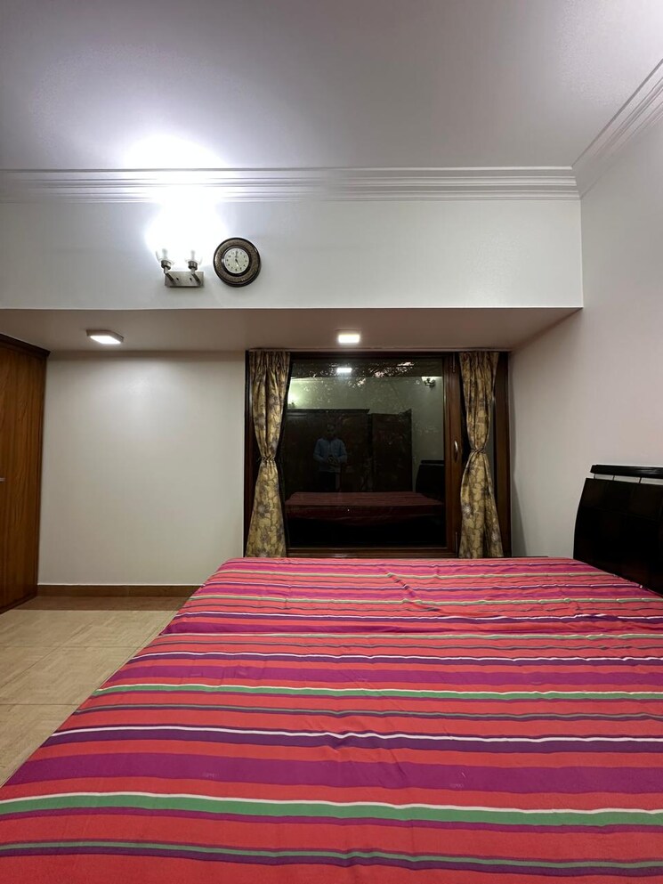 Bedroom, sarvapriya vihar 3 Bedroom 250 Sq.Yd. Builder Floor In Sarvapriya Vihar Delhi 9819651