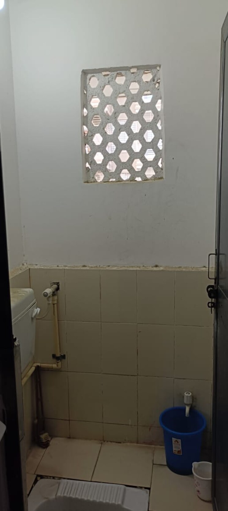 Bathroom, gomti nagar 1.5 Bedroom 700 Sq.Ft. Apartment In Gomti Nagar Lucknow 9819676