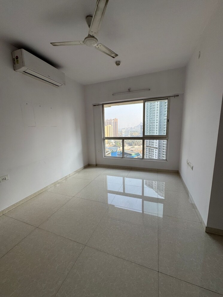 Room, lodha-amara 1.5 Bedroom 585 Sq.Ft. Apartment In Kolshet Road Thane 9819753