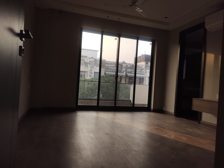 Room, south extension ii 4 Bedroom 4500 Sq.Ft. Builder Floor In South Extension ii Delhi 9819770