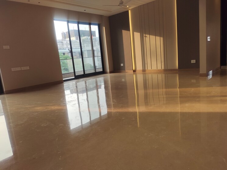 Room, south extension ii 4 Bedroom 4500 Sq.Ft. Builder Floor In South Extension ii Delhi 9819770