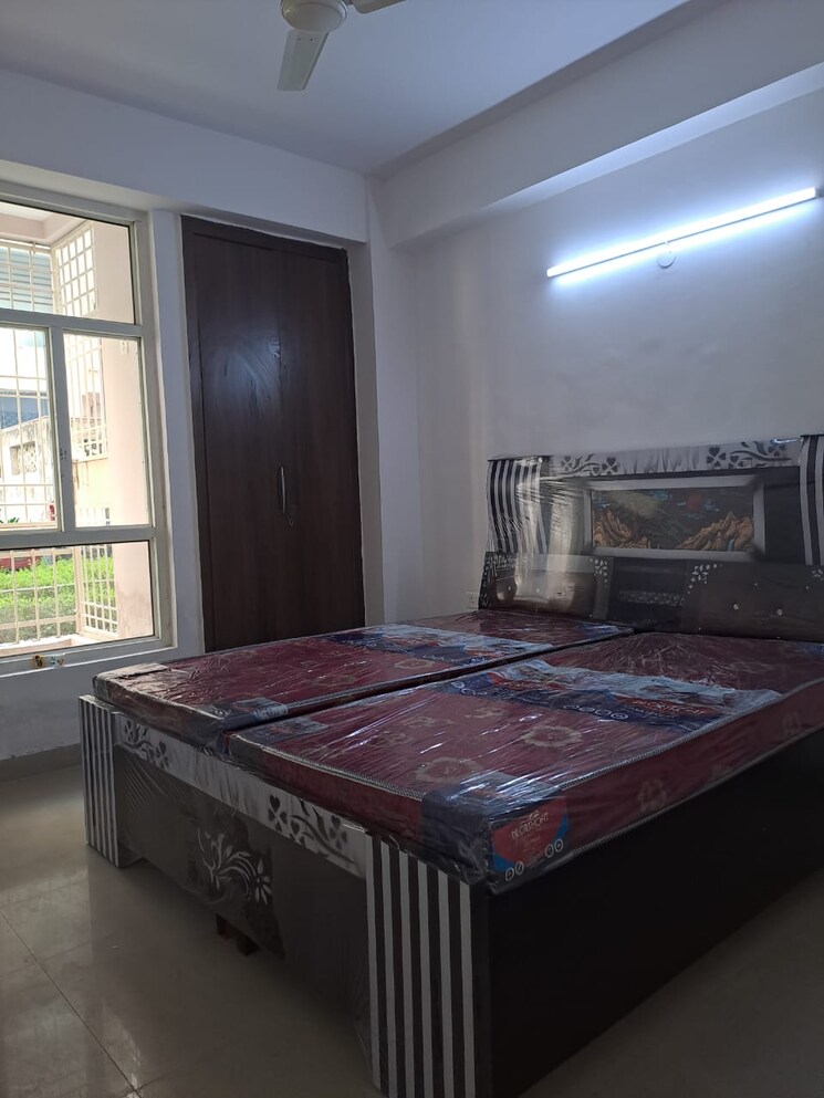 Bedroom, rwa-jalvayu-vihar 3 Bedroom 1800 Sq.Ft. Apartment In Sector 25 Noida 9820256