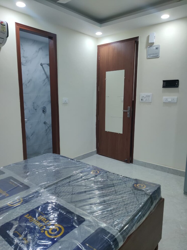 Bedroom, east of kailash 1 RK 370 Sq.Ft. Builder Floor In East Of Kailash Delhi 9820763