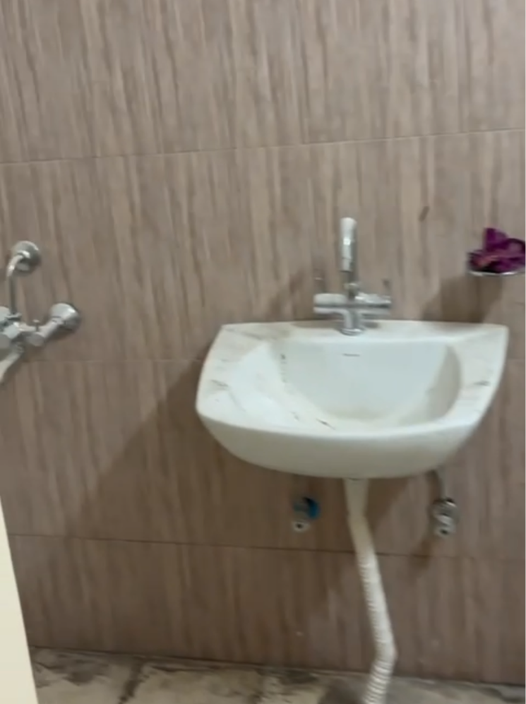 Bathroom, upavp-ganga-yamuna-and-hindon-enclave 4 Bedroom 192 Sq.Yd. Apartment In Pratap Vihar Ghaziabad 9820258