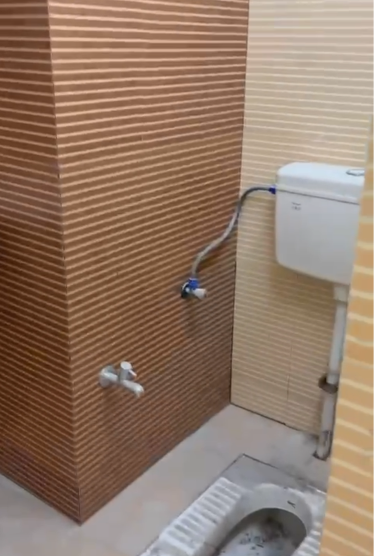 Bathroom, upavp-ganga-yamuna-and-hindon-enclave 4 Bedroom 185 Sq.Yd. Apartment In Pratap Vihar Ghaziabad 9820257