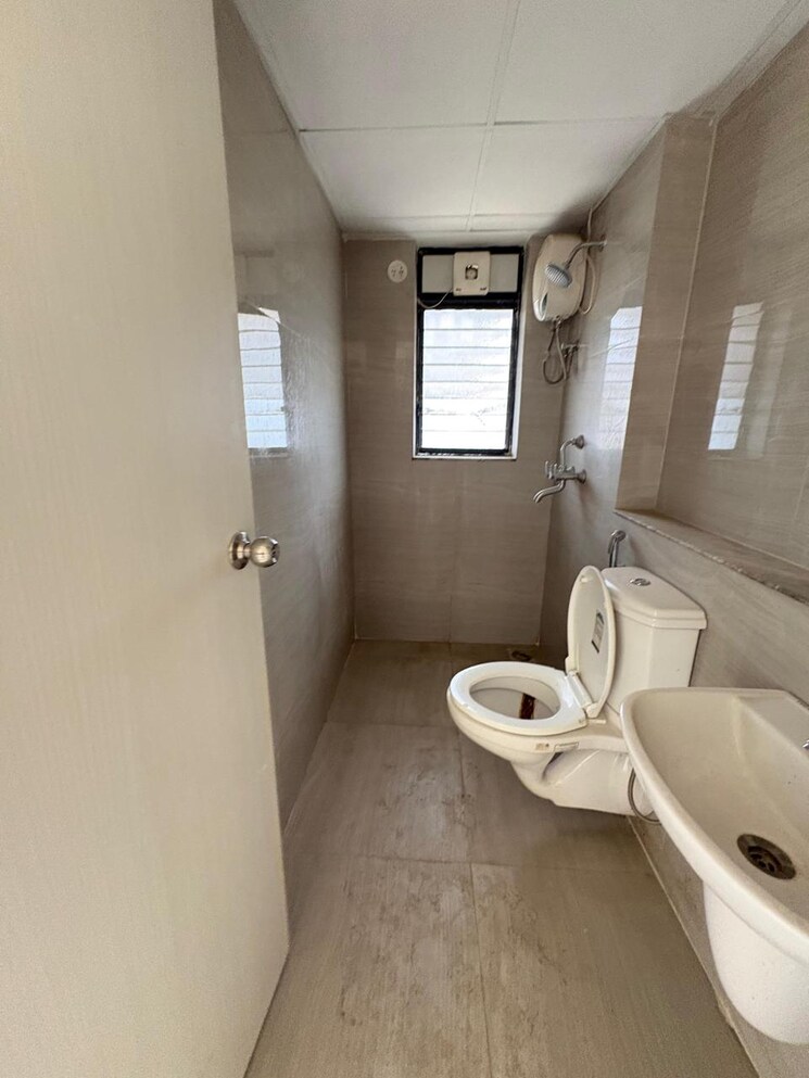 Bathroom, runwal-gardens-phase-2 3 Bedroom 904 Sq.Ft. Apartment In Dombivli East Thane 9820406