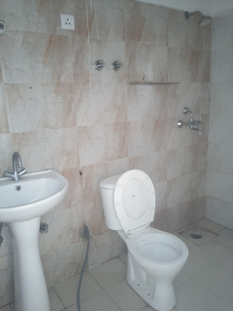 Bathroom, ajnara-homes 3 Bedroom 1330 Sq.Ft. Apartment In Sector 16b Greater Noida Greater Noida 9820568