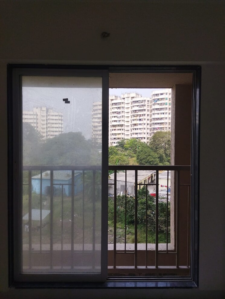 Room, metropolis-bayside 1 Bedroom 370 Sq.Ft. Apartment In Kasarvadavali Thane 9820662