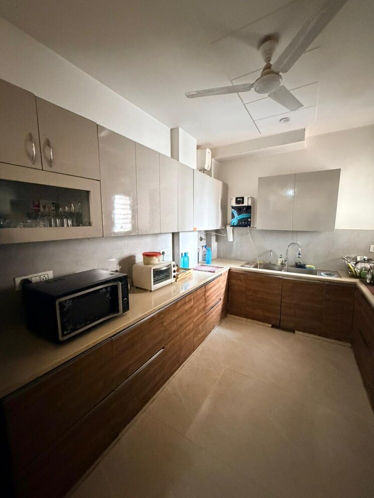 Kitchen, dlf-regency-park-ii 5 Bedroom 3200 Sq.Ft. Penthouse In Sector 27 Gurgaon 9820630
