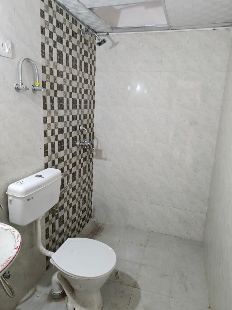 Bathroom, pareena-om-apartments 2 Bedroom 647 Sq.Ft. Apartment In Sector 112 Gurgaon 9820764