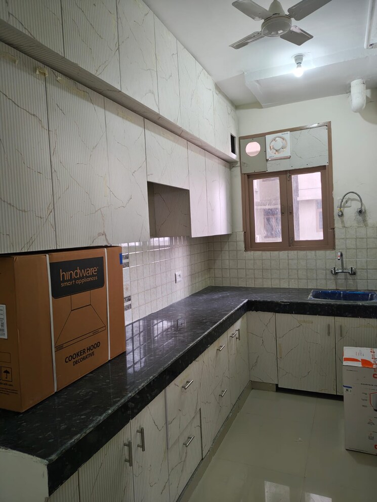 Kitchen, pareena-om-apartments 2 Bedroom 647 Sq.Ft. Apartment In Sector 112 Gurgaon 9820764