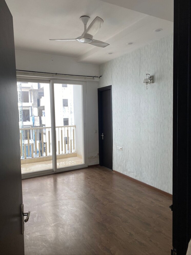 Room, prateek-edifice 3 Bedroom 2500 Sq.Ft. Apartment In Sector 107 Noida 9820802