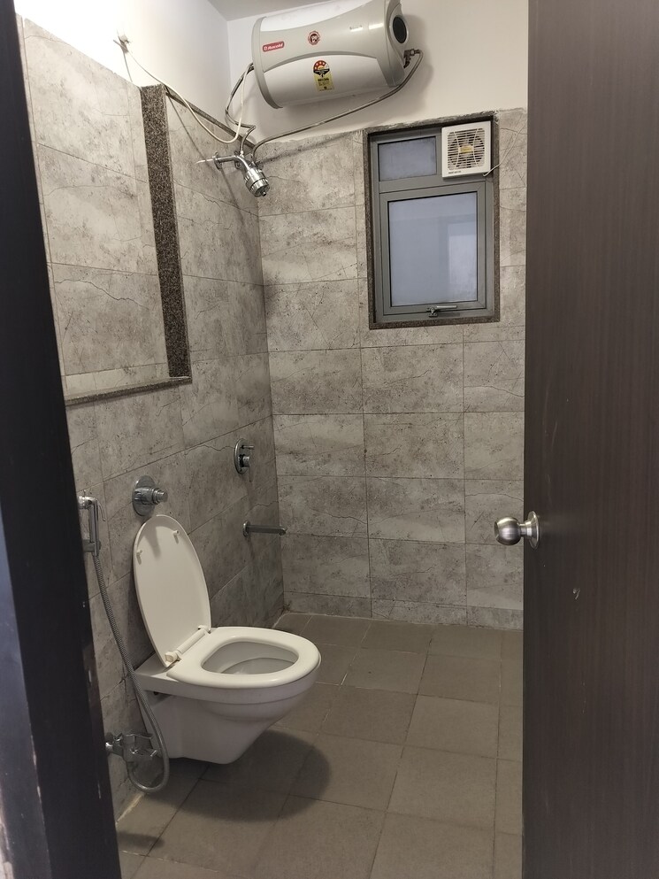 Bathroom, amanora-future-towers 1.5 Bedroom 750 Sq.Ft. Apartment In Hadapsar Pune 9820822