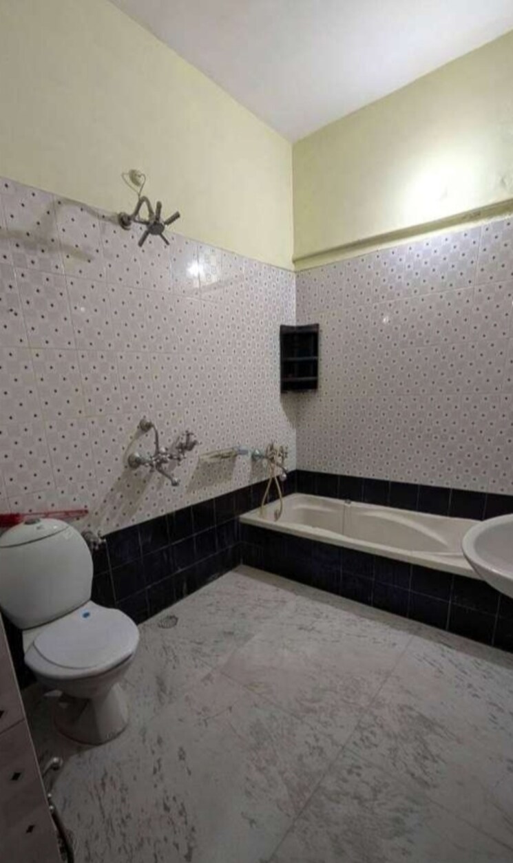 Bathroom, gomti nagar 3 Bedroom 3200 Sq.Ft. Villa In Gomti Nagar Lucknow 9820834