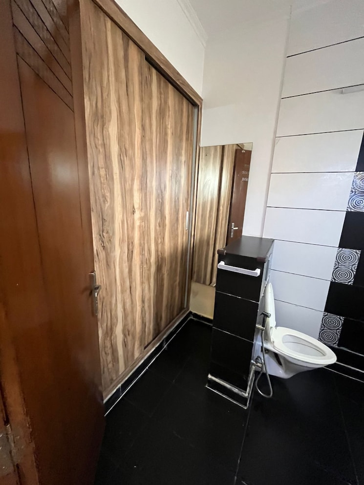 Bathroom, sushant lok i 3 Bedroom 1700 Sq.Ft. Builder Floor In Sushant Lok I Gurgaon 9820869