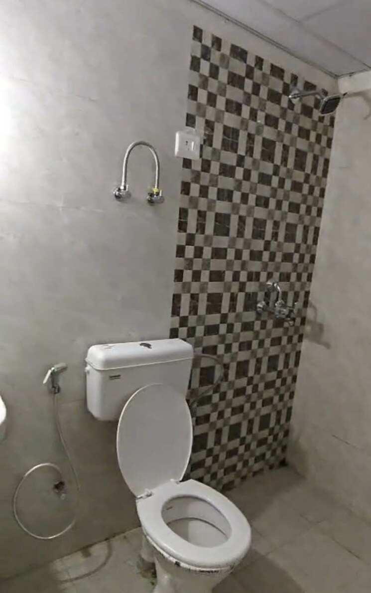 Bathroom, pareena-om-apartments 2 Bedroom 647 Sq.Ft. Apartment In Sector 112 Gurgaon 9820875