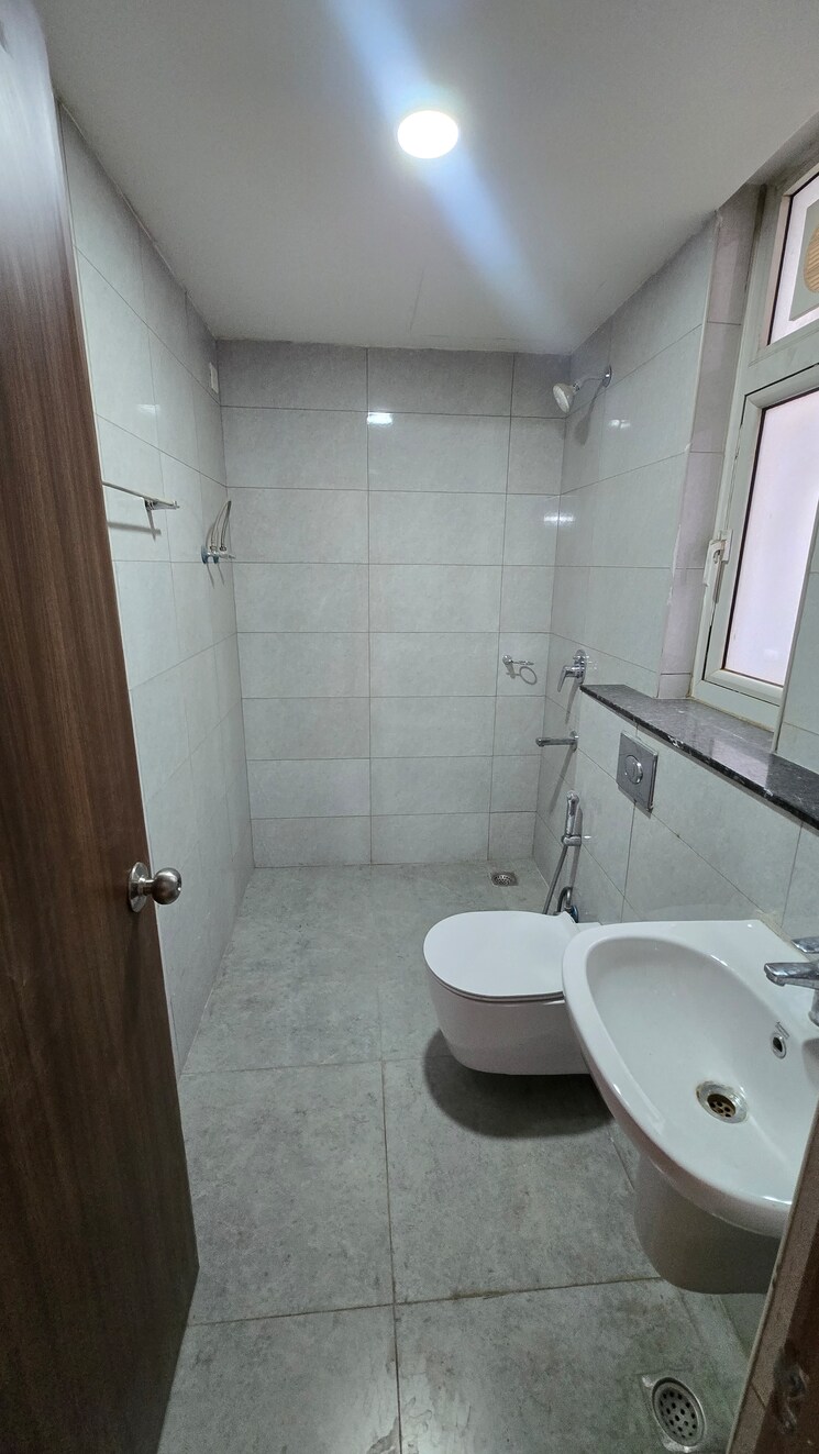 Bathroom, godrej-golf-link-villas 4 Bedroom 2835 Sq.Ft. Villa In Sector 27 Yamuna Expressway Greater Noida 9820942