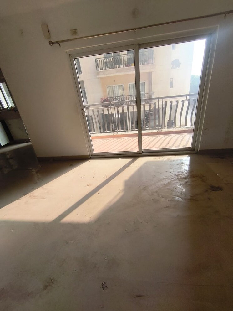 Room, aims-golf-city 3.5 Bedroom 1750 Sq.Ft. Apartment In Sector 75 Noida 9820960