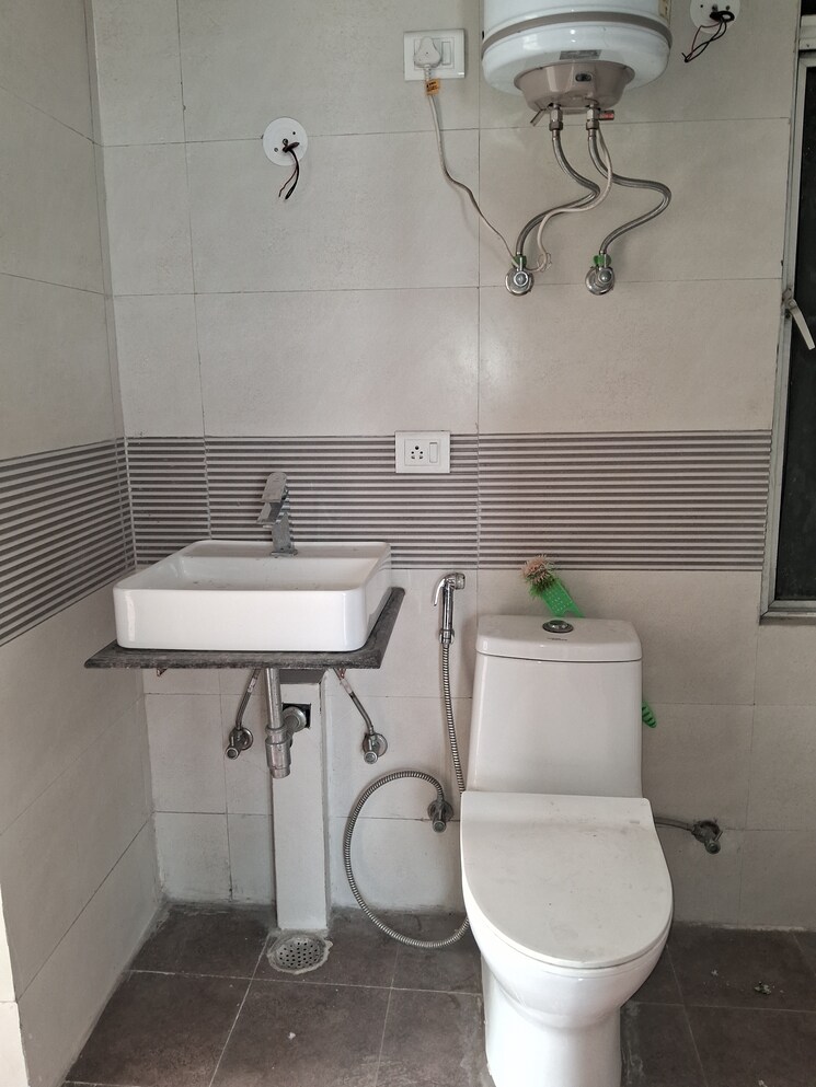 Bathroom, m-r-platinum-321 5 Bedroom 3000 Sq.Ft. Penthouse In Raj Nagar Extension Ghaziabad 9821027