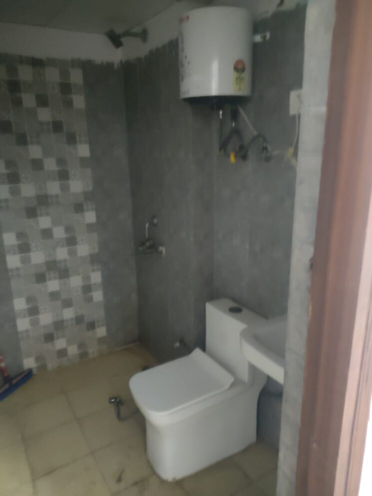 Bathroom, gardenia-gateway 2.5 Bedroom 1265 Sq.Ft. Apartment In Sector 75 Noida 9821058