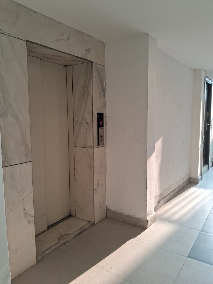 Bathroom, m-r-platinum-321 3.5 Bedroom 1829 Sq.Ft. Apartment In Raj Nagar Extension Ghaziabad 9821155