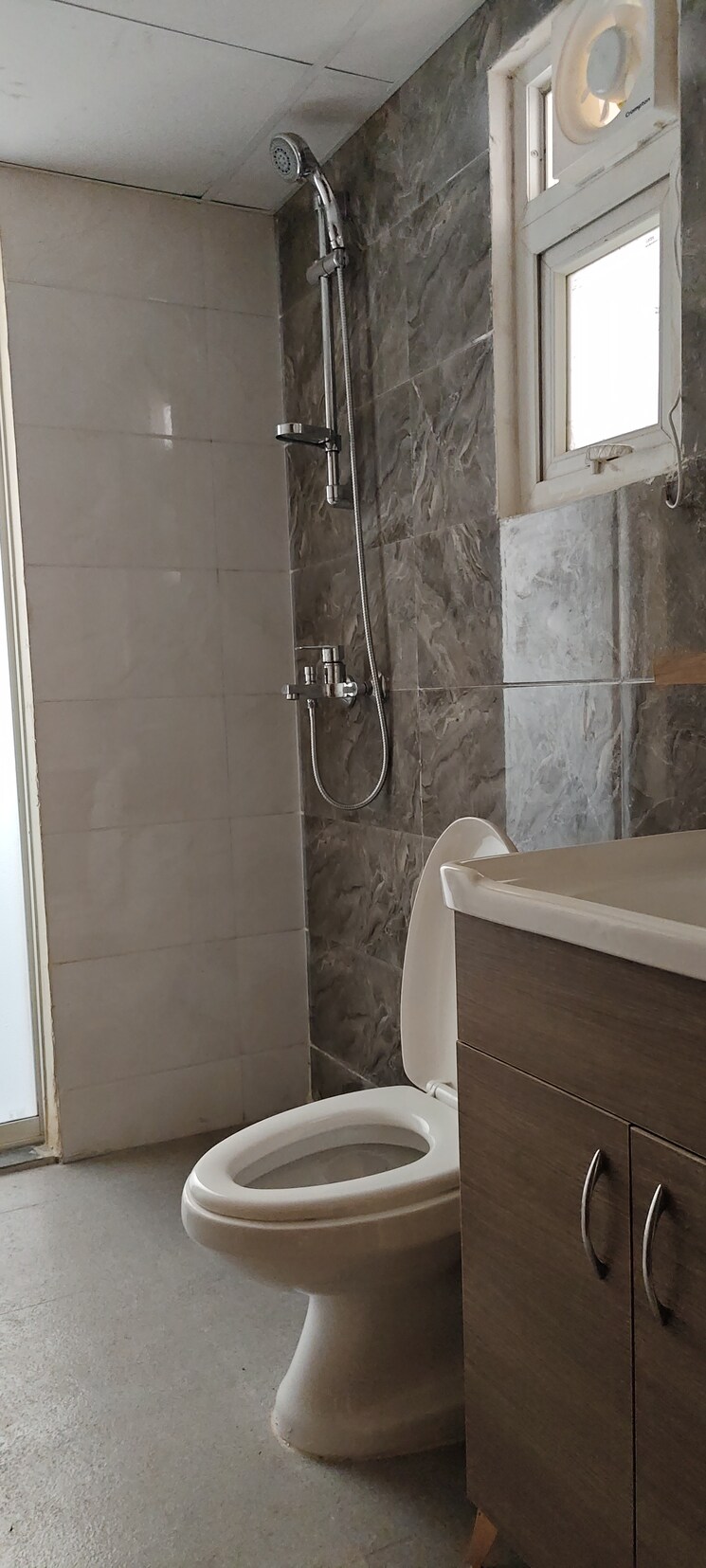 Bathroom, tulip-yellow 3 Bedroom 1704 Sq.Ft. Apartment In Sector 69 Gurgaon 9821422