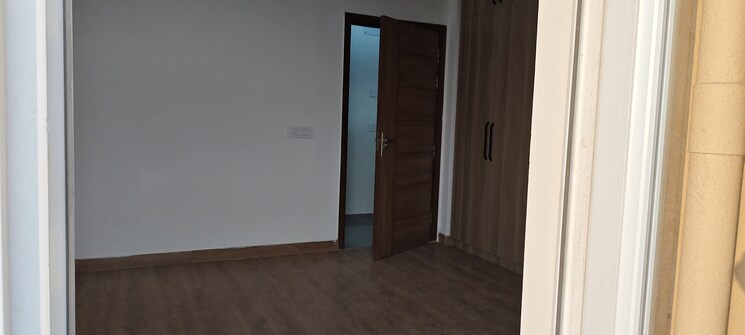 Room, tulip-yellow 3 Bedroom 1704 Sq.Ft. Apartment In Sector 69 Gurgaon 9821422