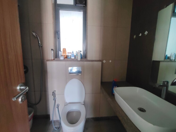 Bathroom, shapoorji-pallonji-vicinia 3 Bedroom 1060 Sq.Ft. Apartment In Powai Mumbai 9821897