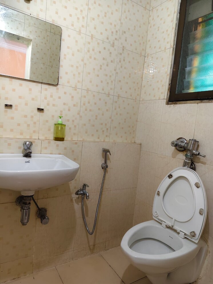 Bathroom, panch-mahal 3 Bedroom 800 Sq.Ft. Apartment In Powai Mumbai 9822157
